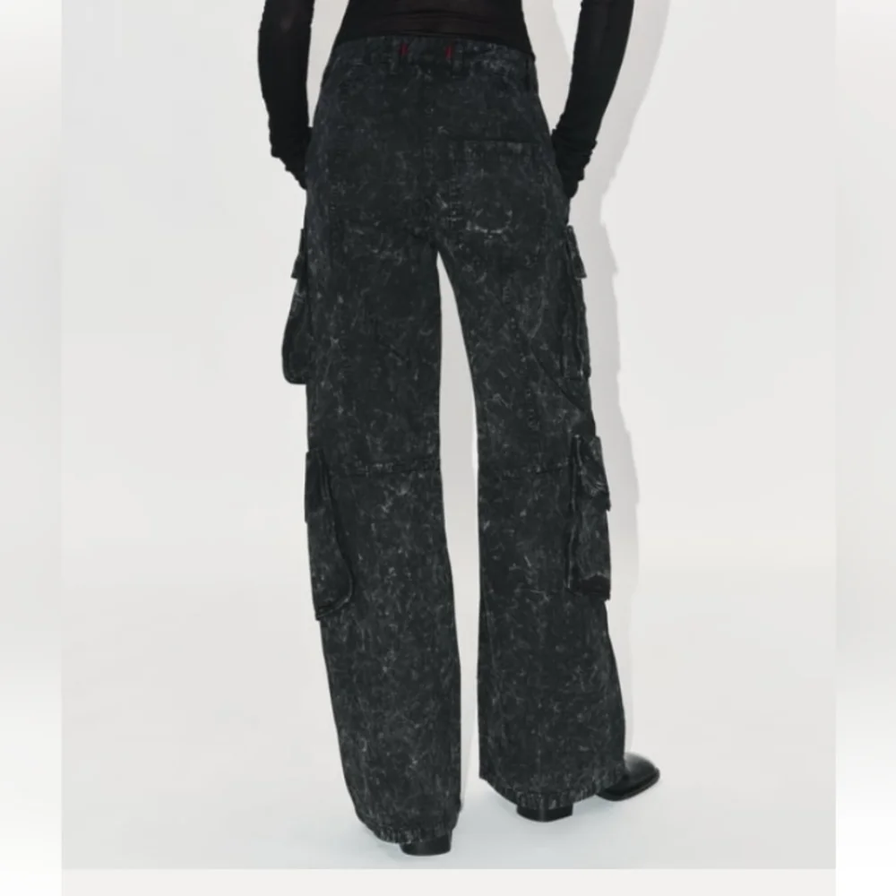 Zara Relaxed Mid Rise Cargo Utility jeans